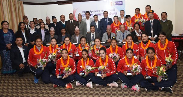 राष्ट्रिय वाणिज्य बैंकद्धारा राष्ट्रिय महिला भलिबल टिमलाई बधाई तथा सम्मान