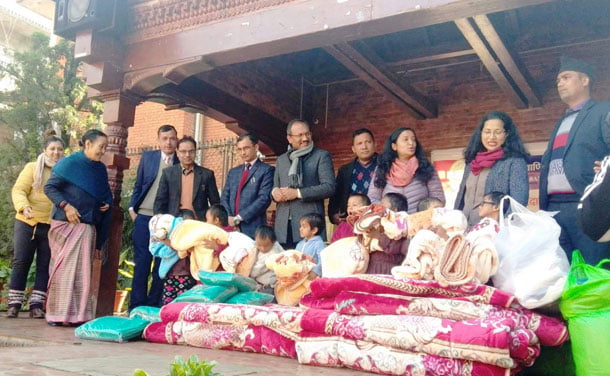 राष्ट्रिय वाणिज्य बैंकद्धारा माइती नेपाललाई न्यानो कपडा तथा विभिन्न सामग्रीहरु वितरण