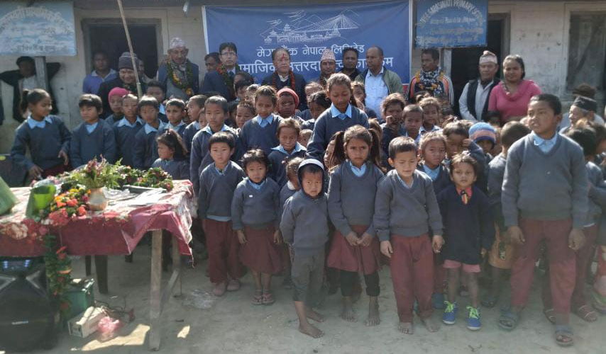 मेगा बैंकद्धारा उदयपुरमा न्यानो कपडा वितरण