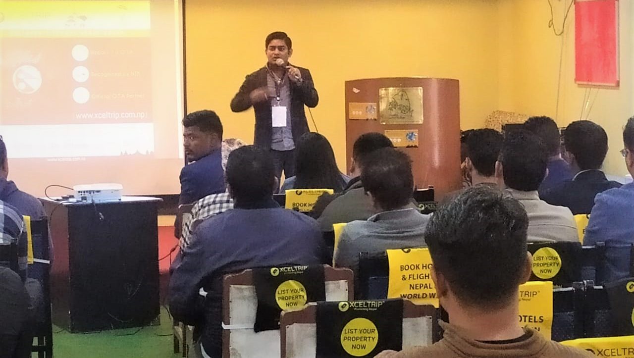 डिजिटल बजार र अनलाइन बुकिङ बारे होटल व्यवसायीलाई जानकारी गराउँदै एक्सेलट्रिप