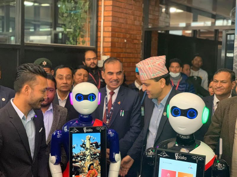 त्रिभुवन अन्तर्राष्ट्रिय विमानस्थलमा पर्यटकलाई सहयोग गर्न दुई वटा पर्यटन परी ‘रोबोट’