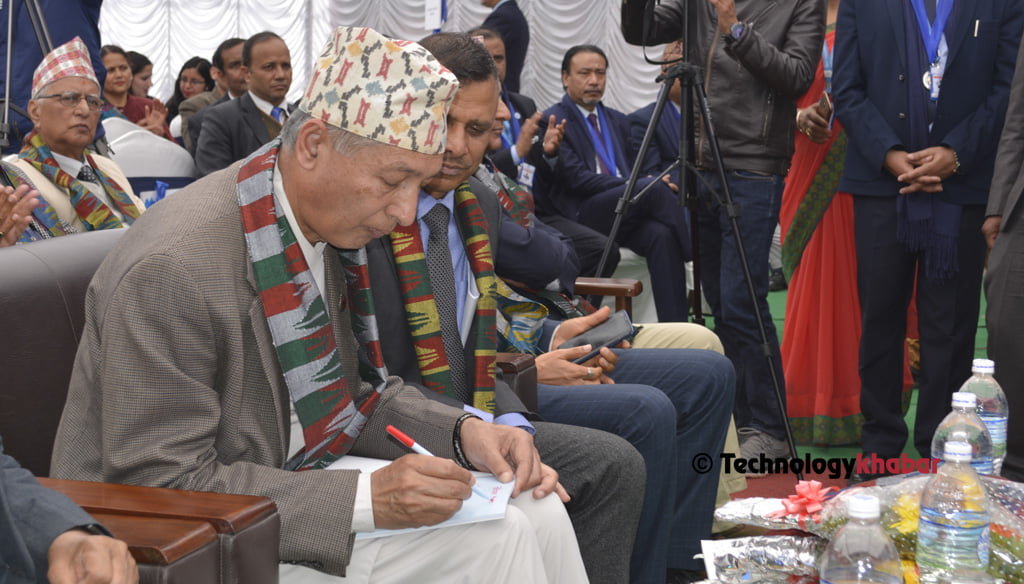 संचार मन्त्री डा. युवराज खतिवडाको राजीनामा, को होला अब नयाँ संचार मन्त्री ?