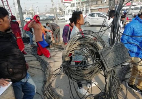 थापाथली चोकमा तारमा आगलागी हुँदा इन्टरनेट तथा केबुल टिभी सेवा अबरुद्ध, धमाधम बनाउँदै