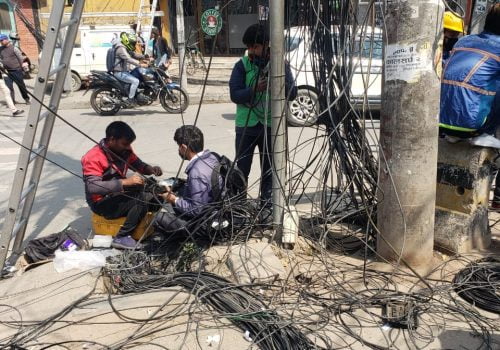 प्रशासनले अनुमति नदिँदा इन्टरनेट सेवा मर्मतको काम रोकियो, सेवा नै बन्द हुनसक्ने चेतावनी