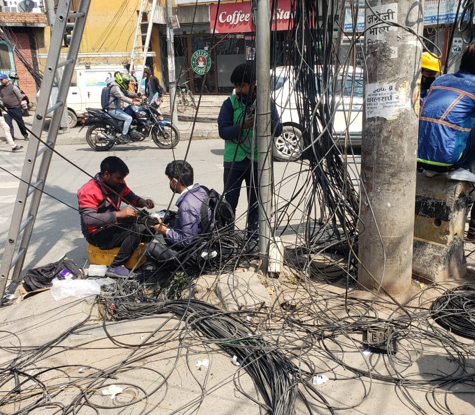 प्रशासनले अनुमति नदिँदा इन्टरनेट सेवा मर्मतको काम रोकियो, सेवा नै बन्द हुनसक्ने चेतावनी