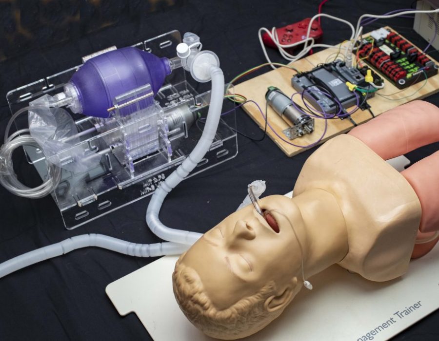 भेन्टिलेटरको अभावलाई ध्यानमा राख्दै एमआईटीको टिमले सस्तो भेन्टिलेटर डिभाइस बनाउँदै