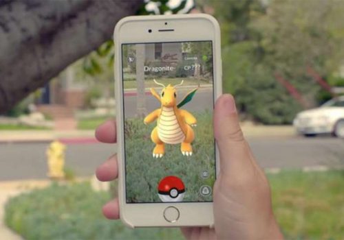 कोरोनाभाइरस रोक्न ‘लकडाउन’ कै बेलामा जब ७७ वर्षे स्पेनिस पोकेमन्स् खोज्दै बाटोमा पुगे