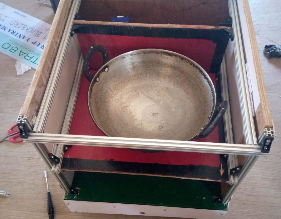 रोबोटिक एसोसिएसनले बनाएको खानेकुरा बोक्ने रोबोटको सफल परीक्षण, हेर्नुस् भिडियोमा