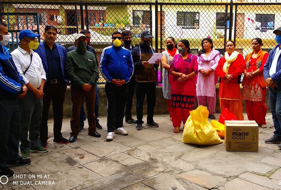 नेपाल दूरसञ्चार राष्ट्रिय कर्मचारी संगठनद्धारा हिमालय वृद्धा आश्रमलाई राहत र स्वास्थ्य सामाग्री प्रदान