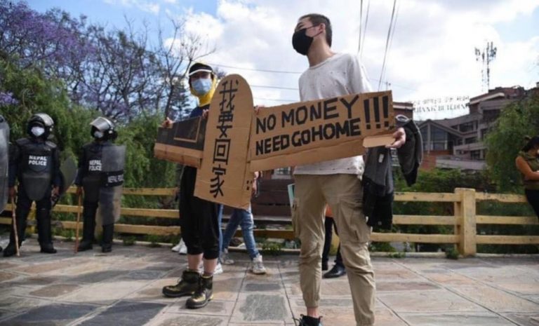 शुक्रबारको प्रर्दशनमा प्रहरीलाई हातपात गर्नेहरु चिनियाँ मोबाइल ब्राण्डका कर्मचारी भएको खुलासा