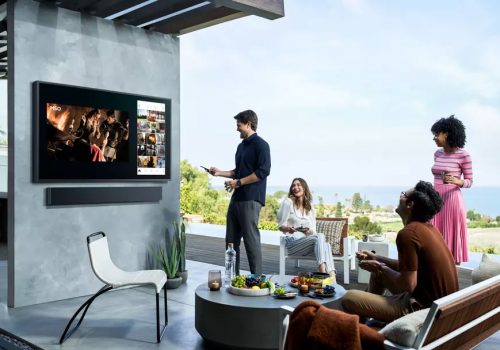 सामसङले ल्यायो घरबाहिर राखेर हेर्न मिल्ने ‘टेरेस’ आउटडोर टिभी, घाम र पानीले कुनै असर नपार्ने