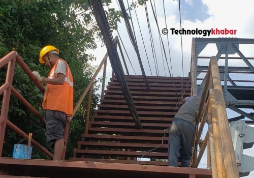 तारहरुको व्यवस्थापन नै नगरि सिंहदरबार छेउमै आकाशे पुल, प्रयोग गर्ने कसरी ? (फोटो फिचर)