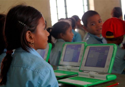 अनलाइनबाटै विद्यार्थीलाई पढाउन सकिने, यस्तो छ शिक्षा मन्त्रालयले ल्याएको सिकाइ निर्देशिका