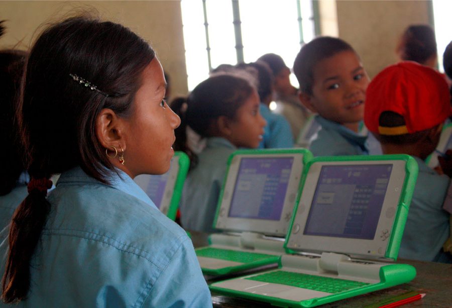 अनलाइनबाटै विद्यार्थीलाई पढाउन सकिने, यस्तो छ शिक्षा मन्त्रालयले ल्याएको सिकाइ निर्देशिका