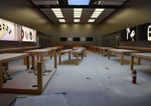 अमेरिकामा हालै भईरहेको प्रदर्शनमा लुटिएका आईफोनहरु ट्र्याक गर्दै एप्पल