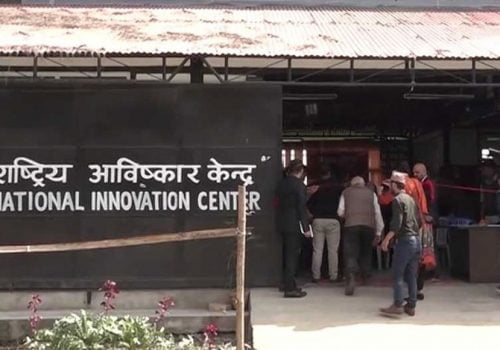 राष्ट्रिय आबिस्कार केन्द्रलाई स्टक ब्रोकर एशोसिएसन नेपालको ११ लाख ११ हजार रुपैयाँ सहयोग