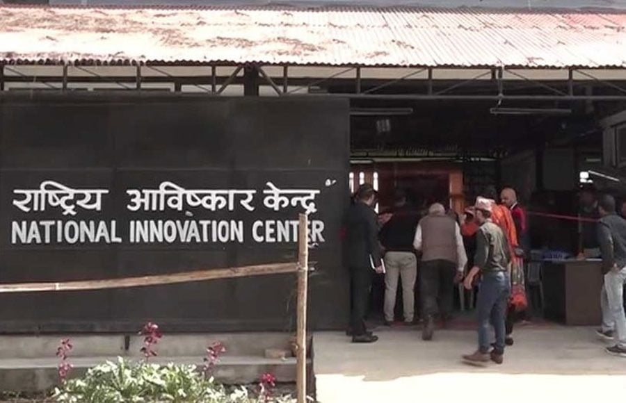 राष्ट्रिय आबिस्कार केन्द्रलाई स्टक ब्रोकर एशोसिएसन नेपालको ११ लाख ११ हजार रुपैयाँ सहयोग