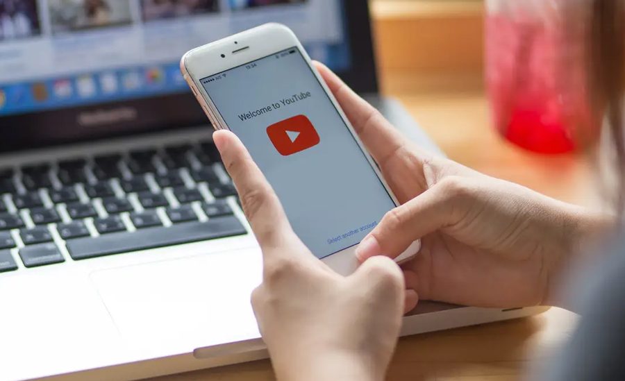 स्मार्टफोनको ब्याकग्राउण्डमा यूट्यूब चलाउँदै काम गर्न चाहनुहुन्छ ? हेर्नुस् निकै सजिलो तरीका