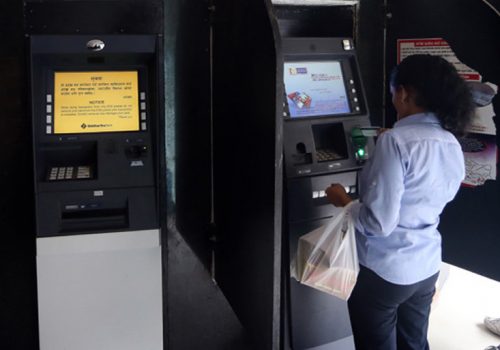 कोभिड १९ संक्रमण बढेपछि एटीएमका ढोकाहरु खुला राख्न राष्ट्र बैंकको निर्देशन