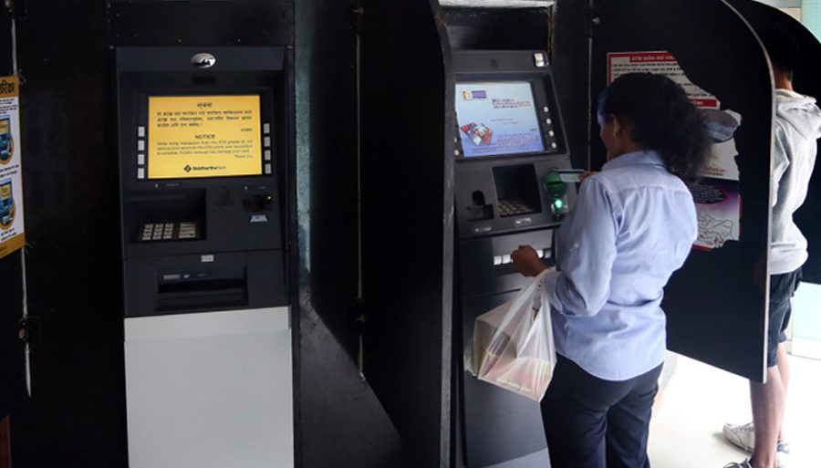 कोभिड १९ संक्रमण बढेपछि एटीएमका ढोकाहरु खुला राख्न राष्ट्र बैंकको निर्देशन