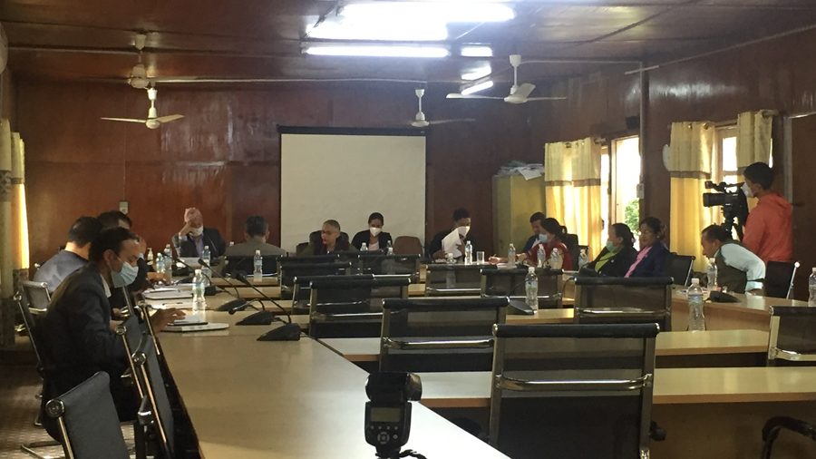 दूरसञ्चार क्षेत्रमा अधिक राजस्व लगाएको सञ्चार मन्त्री डा. खतिवडाको स्वीकारोक्ति