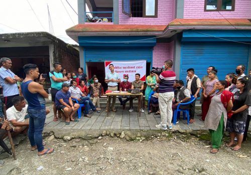 डिशहोमद्वारा सिन्धुपाल्चोकका पहिरो प्रभावितलाई राहत वितरण