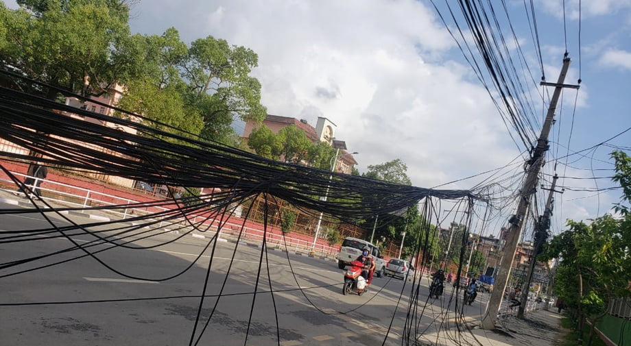 पोलको भाडा नतिर्ने र सम्झौता नविकरण नगरेका इन्टरनेट सेवा प्रदायकको तार र उपकरण हटाईने !