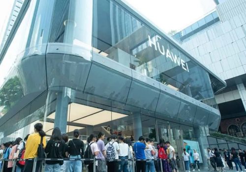 प्रतिबन्धका बाबजुद बेलायतमा ह्वावेले ३ नयाँ स्टोरहरु खोल्दै, एक करोड पाउण्ड खर्च गर्ने