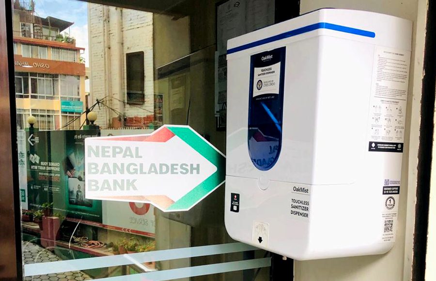 मोबाइल एपबाटै नियन्त्रण गर्न सकिने ओकमिस्ट टचलेस स्यानिटाइजर डिस्पेन्सर बजारमा