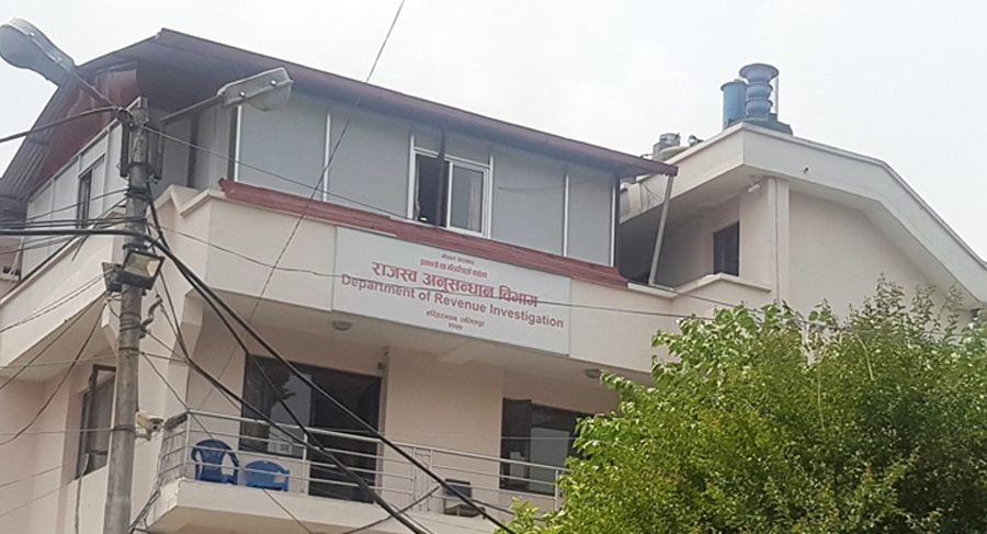 अवैधरुपमा मोबाइल व्यापार गरि राजश्व छली आरोपमा मयुर मालाकार र निकेश शाक्य विरुद्ध मुद्धा