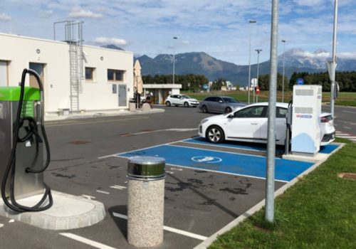 ईलेक्ट्रिक भेहिकल चार्ज गर्नका लागि तनहुँमा चार्जिङ स्टेशन निर्माण शुरु