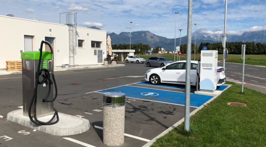 ईलेक्ट्रिक भेहिकल चार्ज गर्नका लागि तनहुँमा चार्जिङ स्टेशन निर्माण शुरु