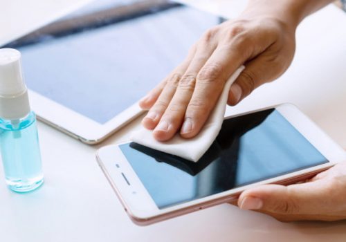 तपाईंको स्मार्टफोनको लाइफ बढाउने भए यी १० ठूला गल्तीहरू गर्दै नगर्नुस्