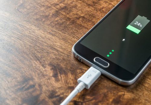 स्मार्टफोन चार्ज गर्दा यी सावधानीहरू अपनाउनुहोस्, फोनको ब्याट्रीको आयु बढ्नेछ