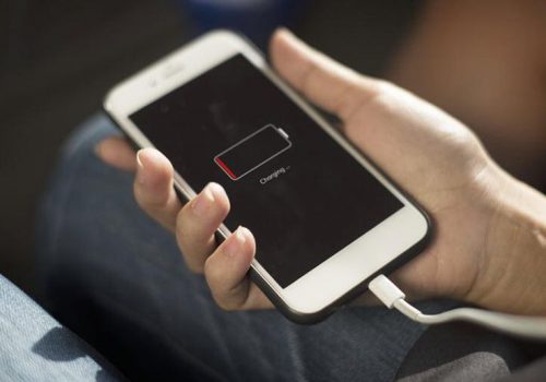 आफ्नो फोनको ब्याट्री लाइफको बारेमा चिन्तित हुनुहुन्छ ? त्यसोभए चार्ज गर्दा ८०-२० नियम पालना गर्नुहोस्