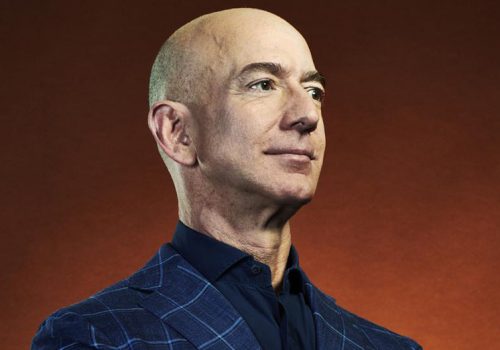 अमेजनको शेयर बढेसँगै जेफ बेजोस विश्वकै पहिलो २०० अर्ब सम्पत्ति हुने धनी व्यक्ति