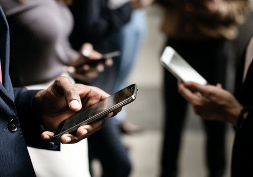 थाहा पाउनुहोस् स्मार्टफोनका सँधै कामलाग्ने ५ सुबिधा, जसले फोटो सुरक्षित र ब्याट्री बचाउँछ