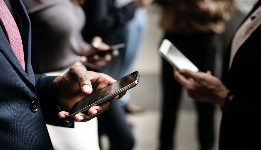 थाहा पाउनुहोस् स्मार्टफोनका सँधै कामलाग्ने ५ सुबिधा, जसले फोटो सुरक्षित र ब्याट्री बचाउँछ