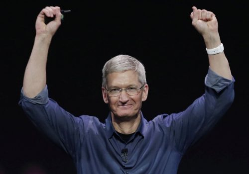 एप्पलका प्रमुख कार्यकारी अधिकृत टिम कुक डलर अर्बपति क्लबमा