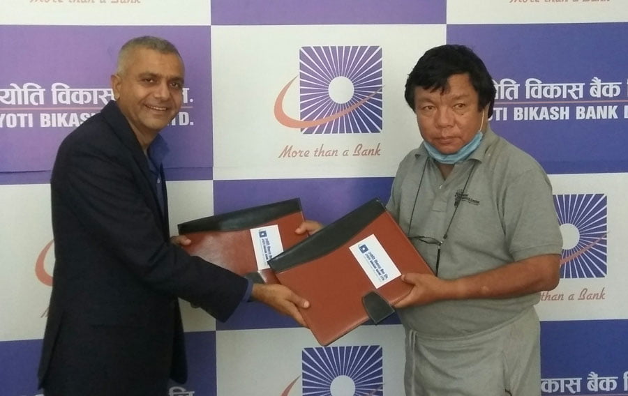 राष्ट्रिय आविष्कार केन्द्रलाई बेबी वार्मर बनाउन ज्योति विकास बैंकको ८ लाख रुपैयाँ सहयोग