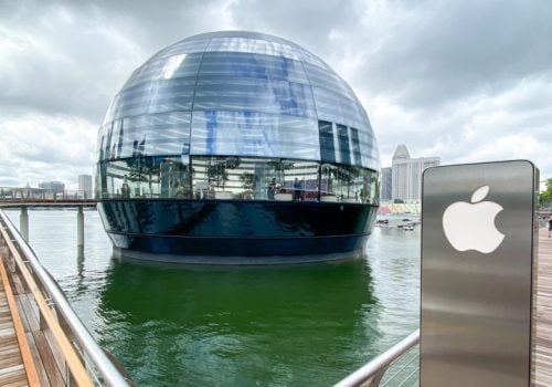 एप्पलको पानीमा तैरिने पहिलो रिटेल स्टोर सिंगापुरमा खुल्यो, यस्तो छ विशेषताहरु (फोटोसहित)