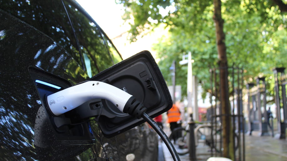 महँगा ईभीमा कर घटाइँदा, सस्ता ईभीमा बढाइयो