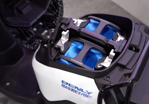 जापानका मोटरसाइकल उत्पादकहरु साझा गर्न सकिने इलेक्ट्रिक मोटरसाइकल ब्याट्री परीक्षणमा
