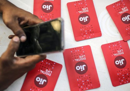 भारतीय टेलिकम कम्पनी जियोले गुगलसँग मिलेर फोरजी स्मार्टफोन लन्च गर्ने