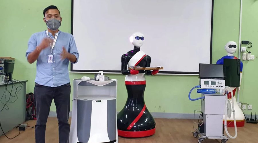 कोरोना सङ्क्रमितको उपचारमा नर्सिङ रोबोट प्रयोग