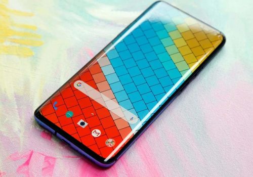 स्मार्टफोनको ब्याक प्यानलको रंग परिवर्तन गर्न सकिने प्रविधियुक्त स्मार्टफोन, सेकेण्डमै बदलिन्छ रंग