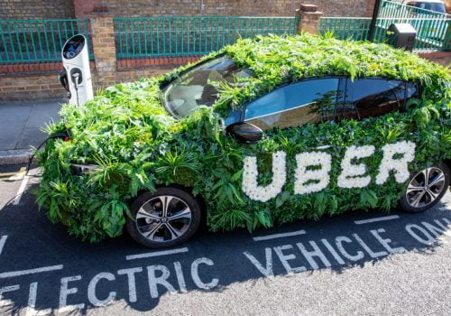 उबरले आगामी २० वर्षभित्र सेवाका लागि प्रयोग हुने सबै सवारी साधन विद्युतीय चलाउने