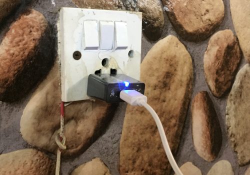 मोबाइलको ब्याट्री सकिँदा जहाँ पायो त्यहाँ चार्ज गरिहाल्नु हुन्छ ? त्यसो हो भने अब सावधान हुनुहोस्