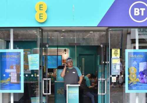 बेलायतमा मोबाइल नेटवर्क कम्पनीहरुलाई ‘लक’ गरेको फोन बिक्रीमा प्रतिबन्ध