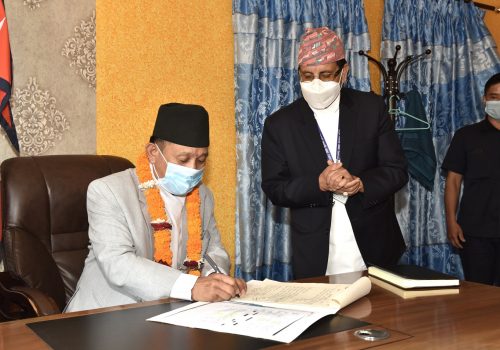 सञ्चार तथा सूचना प्रविधि मन्त्री गुरुङले गरे पदबहाली